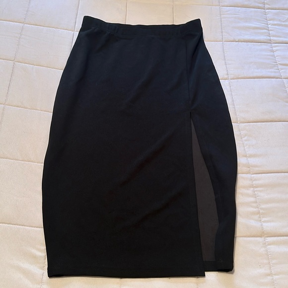 Super sexy black pencil skirt with a slit in the front - Picture 1 of 3